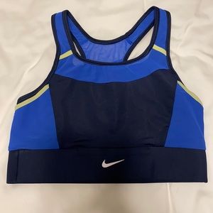 Nike Medium Impact Sports Bra with Pockets